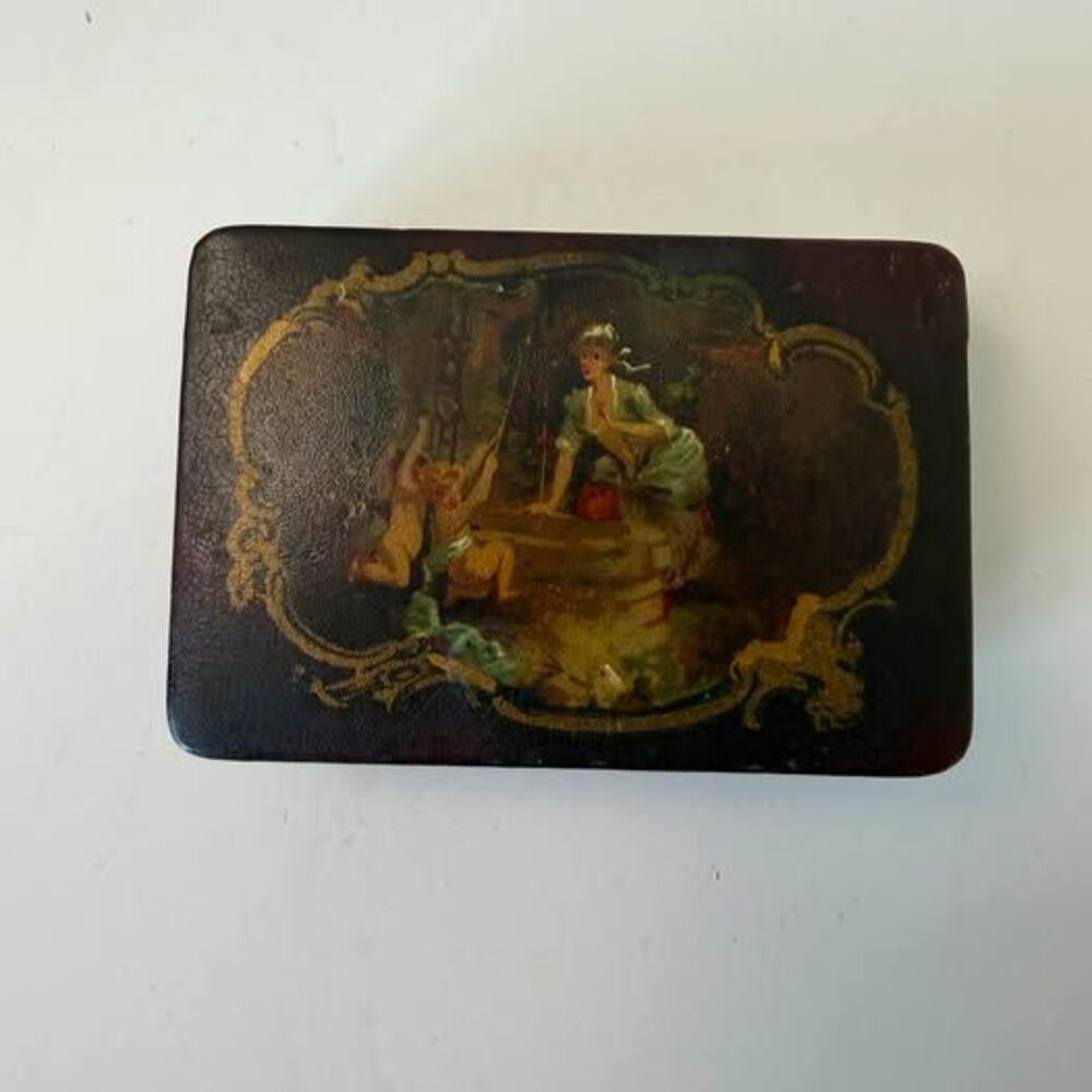 Antique Lacquered Papier-Mâché Trinket Box – Classical Romantic Scene